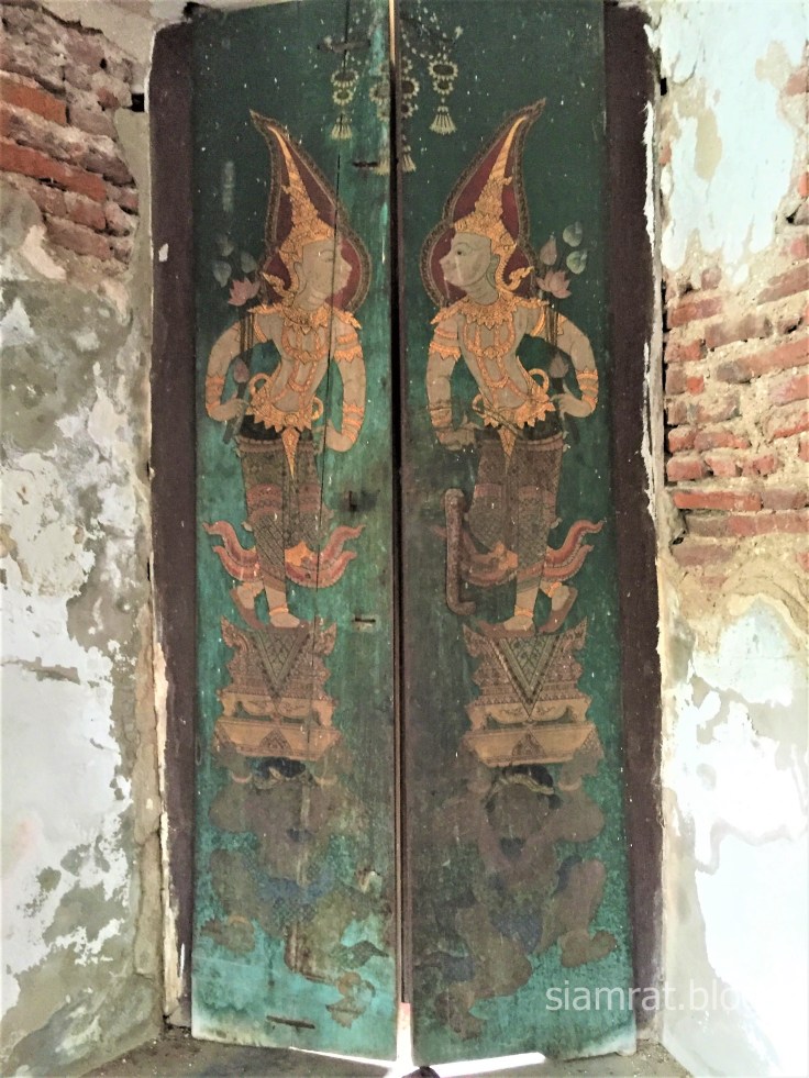 ubosot window shutters