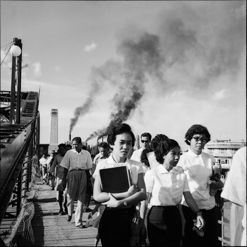 pedestrians on memorial bridge 1953