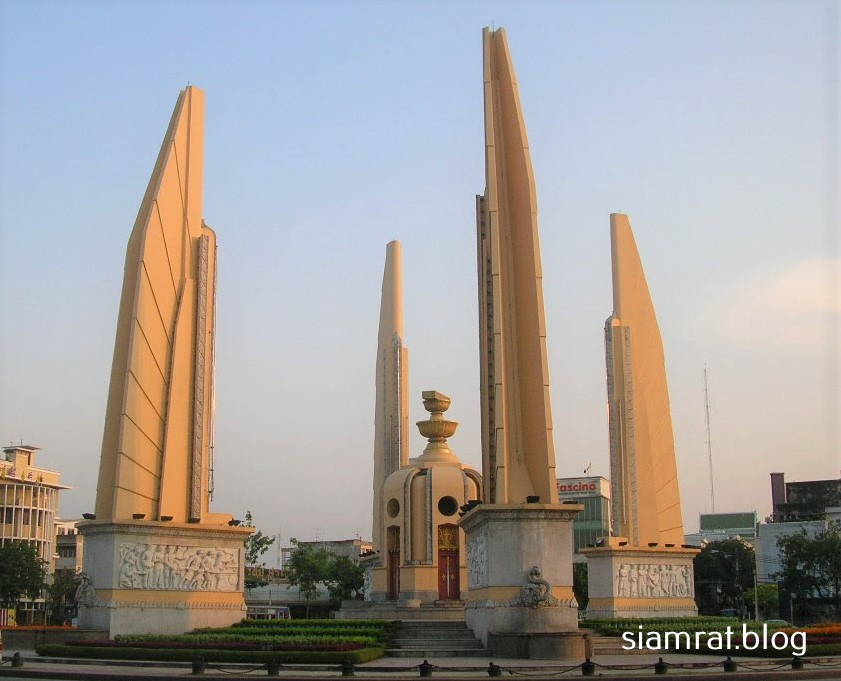 democracy monument