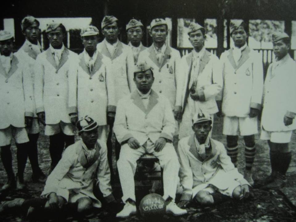 king with old football team